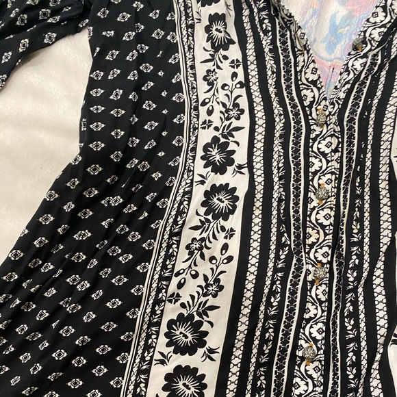 Retro Psychedelic colored Black and White Dress - Picture 5 of 6